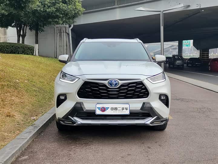 Фото 2 - Toyota Highlander