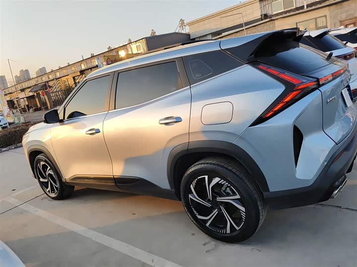 Фото 5 - Geely Atlas