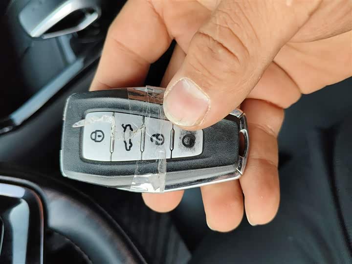 Фото 9 - Geely Atlas