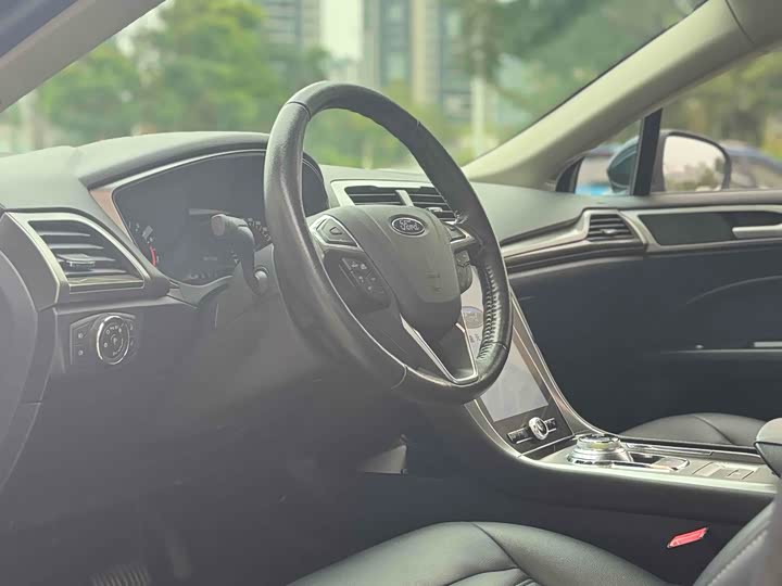 Фото 8 - Ford Mondeo