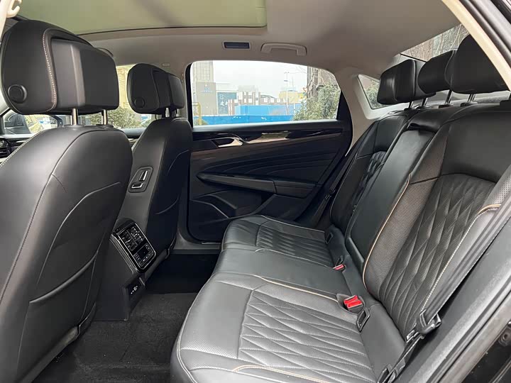 Фото 5 - Volkswagen Passat