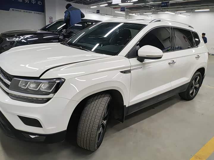 Фото 3 - Volkswagen Tharu