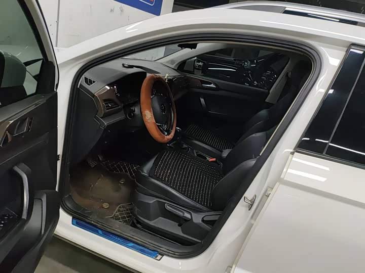 Фото 5 - Volkswagen Tharu