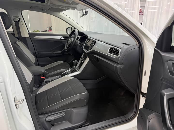 Фото 9 - Volkswagen T-Roc