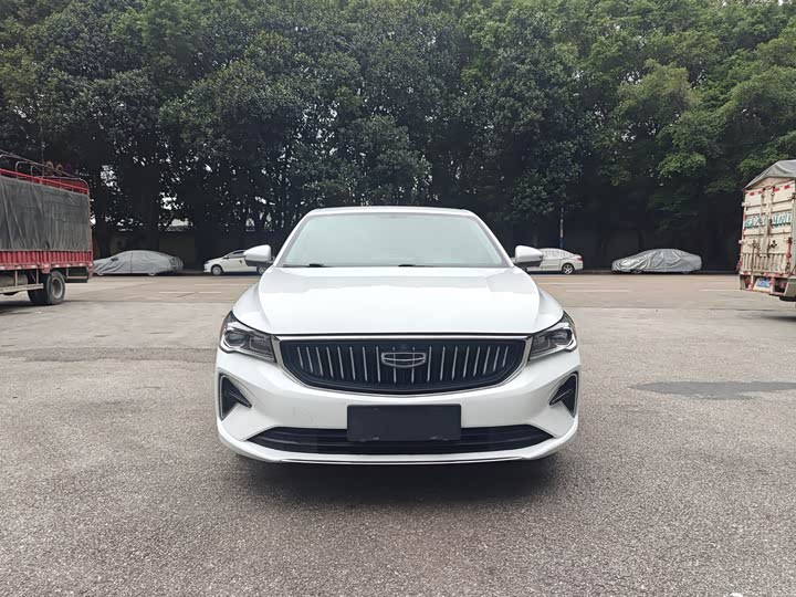 Фото 2 - Geely Emgrand