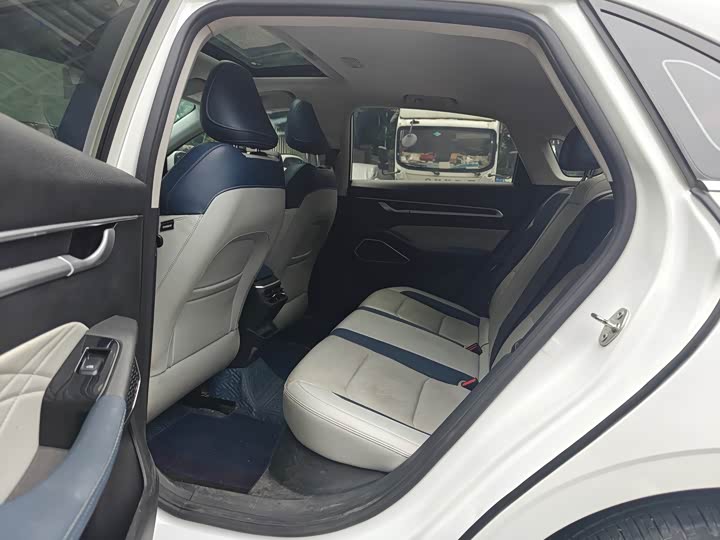 Фото 6 - Geely Emgrand