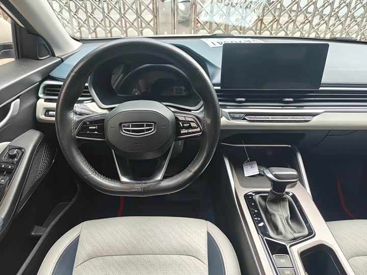 Фото 8 - Geely Emgrand