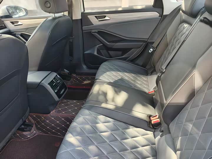 Фото 8 - Volkswagen Sagitar L