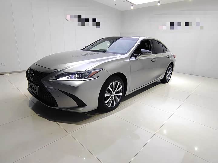 Фото 1 - Lexus ES