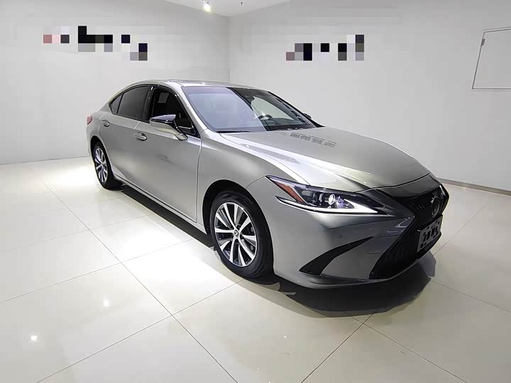 Фото 3 - Lexus ES