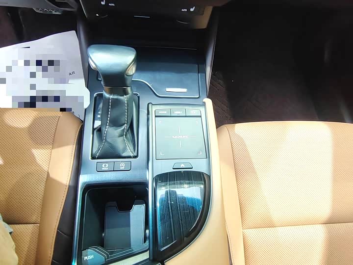 Фото 8 - Lexus ES