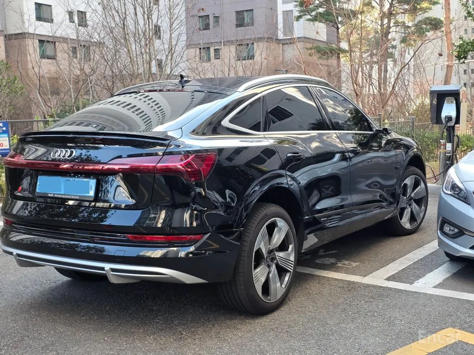 Фото 3 - Audi e-tron