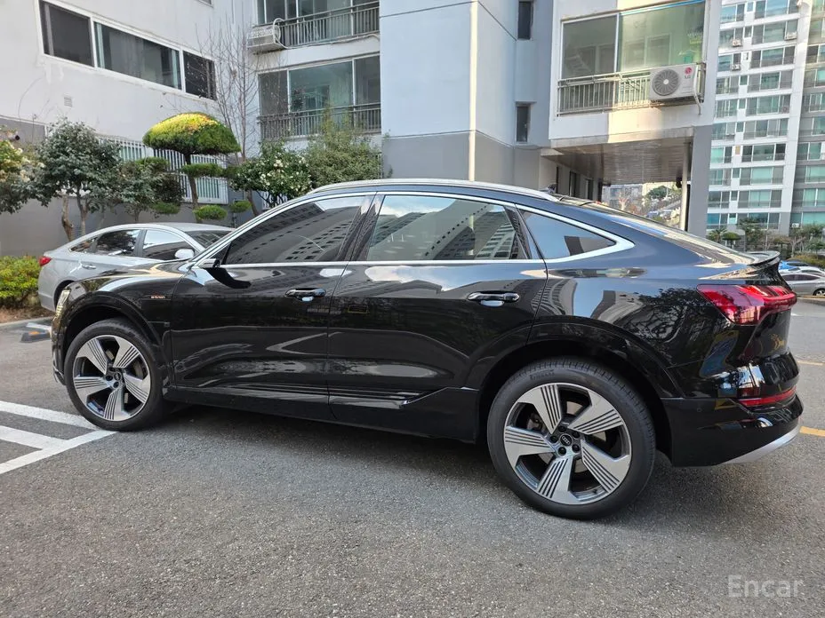 Фото 5 - Audi e-tron