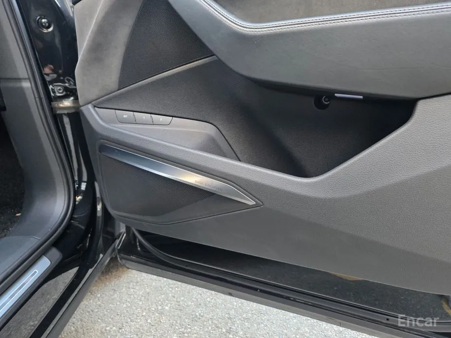 Фото 8 - Audi e-tron