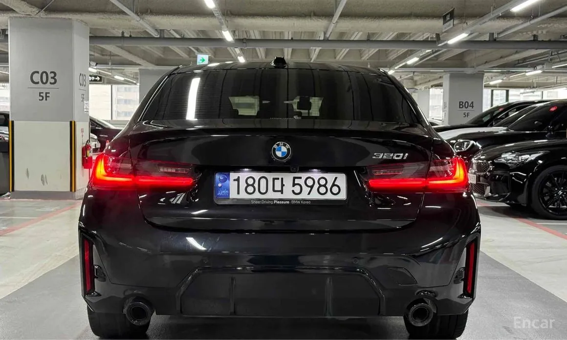 Photo 4 - BMW 3 Series