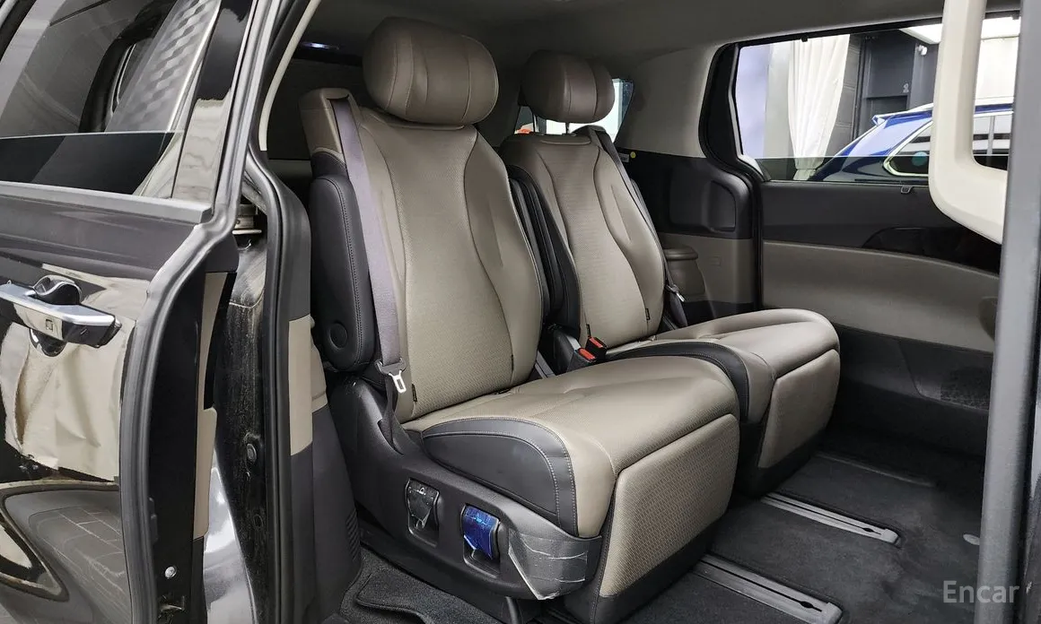 Фото 12 - Kia Carnival