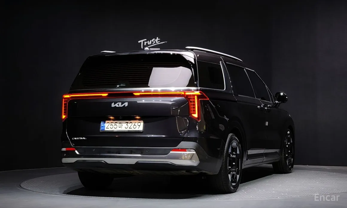 Фото 2 - Kia Carnival