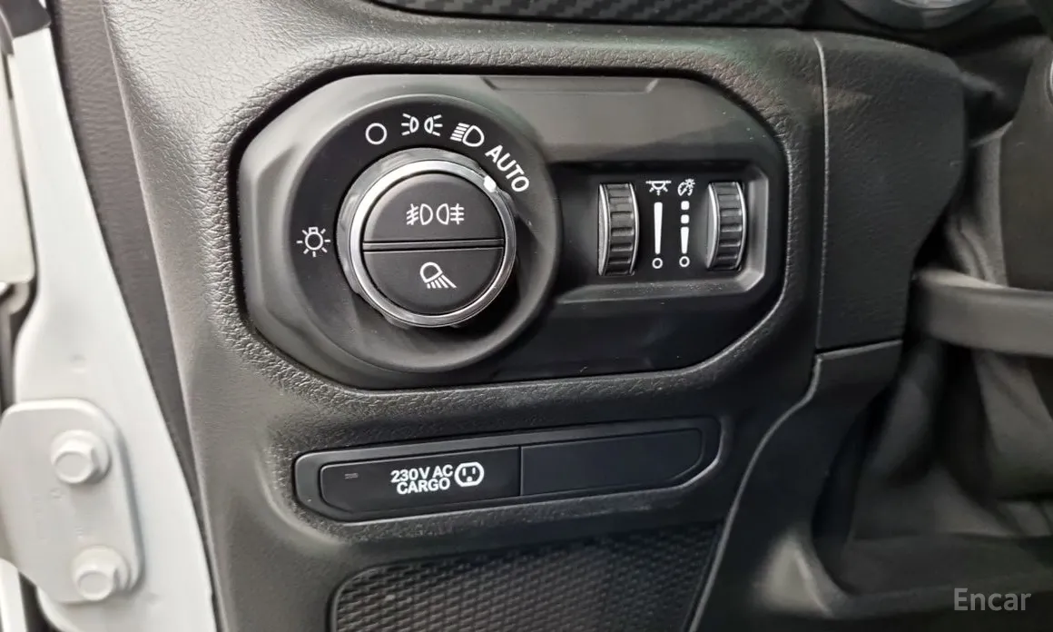 Фото 14 - Jeep Gladiator