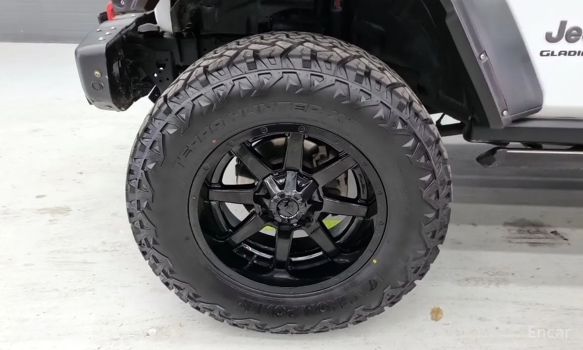 Фото 17 - Jeep Gladiator