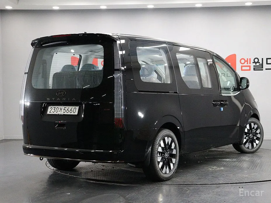 Фото 4 - Hyundai Staria