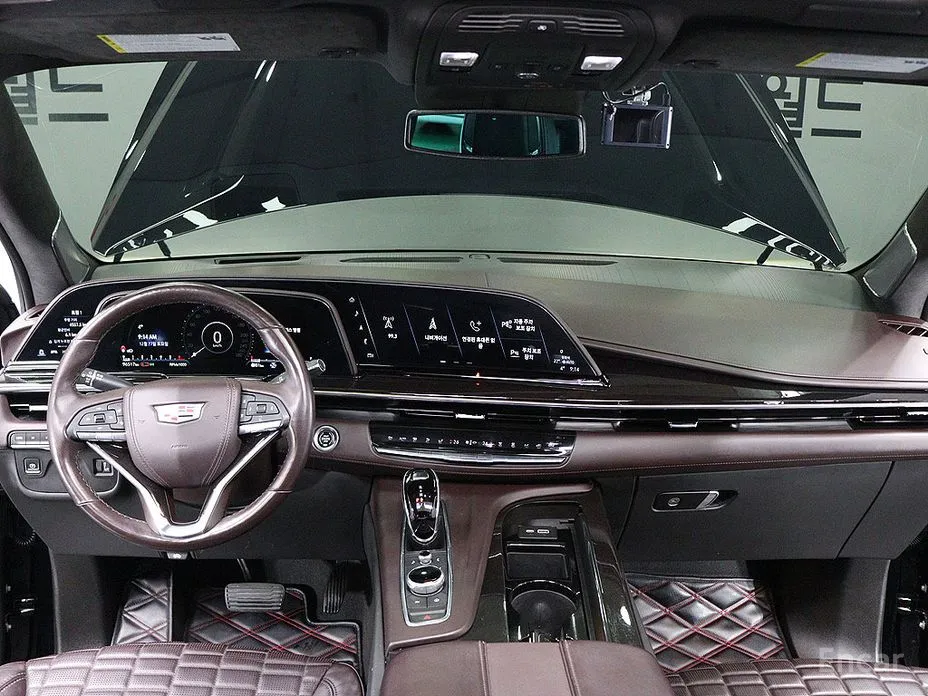 Фото 11 - Cadillac Escalade