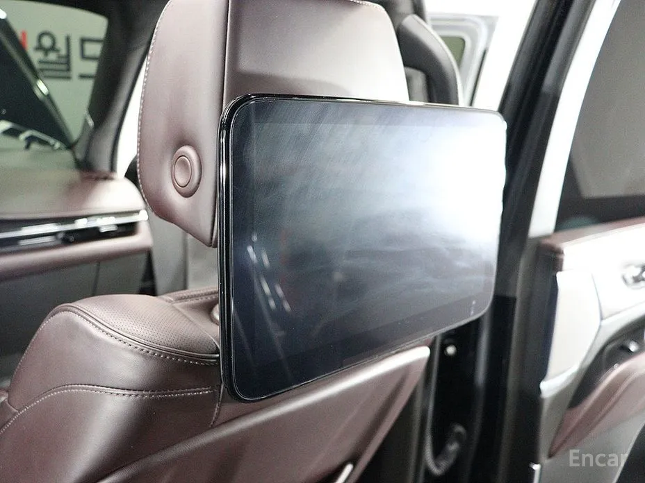 Фото 13 - Cadillac Escalade