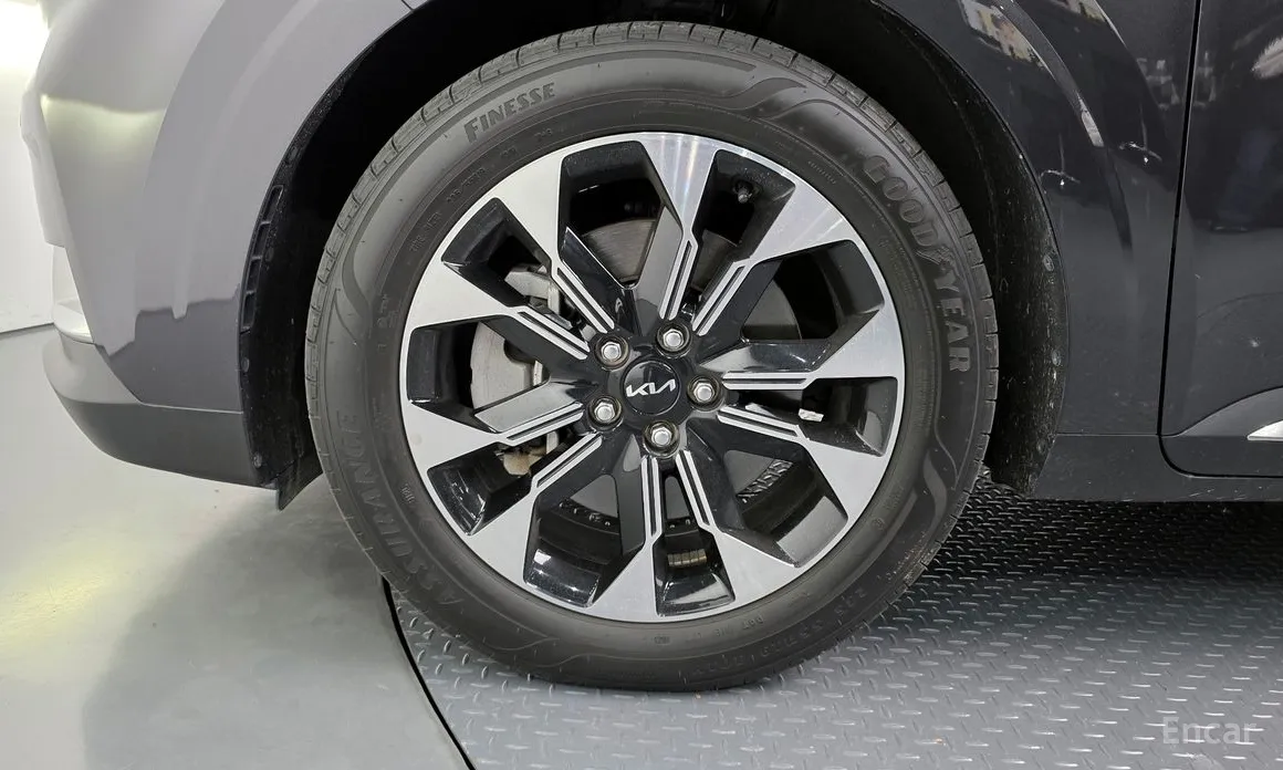 Фото 5 - Kia Carnival