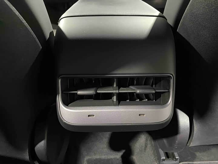 Фото 8 - Tesla Model Y