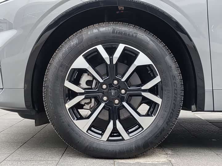 Фото 8 - Ford Edge