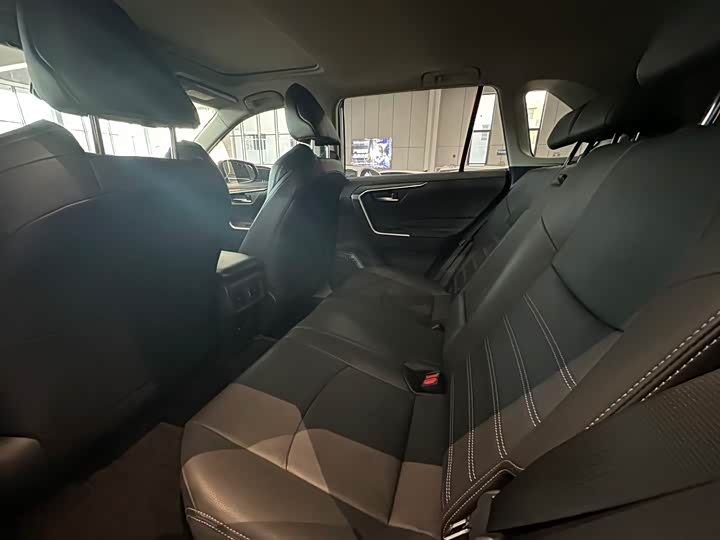 Фото 8 - Toyota Wildlander