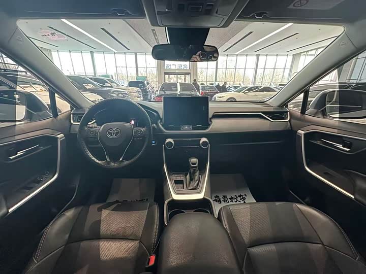 Фото 9 - Toyota Wildlander