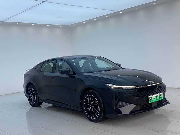 Фото 3 - Changan UNI-V Hybrid