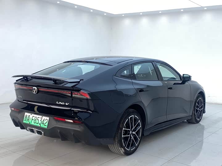 Фото 4 - Changan UNI-V Hybrid