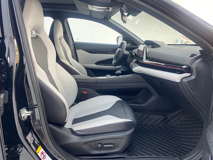 Фото 7 - Changan UNI-V Hybrid