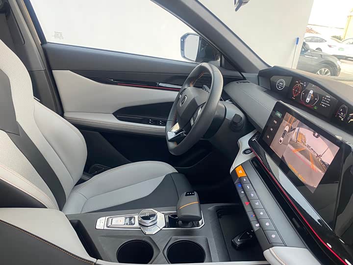 Фото 8 - Changan UNI-V Hybrid