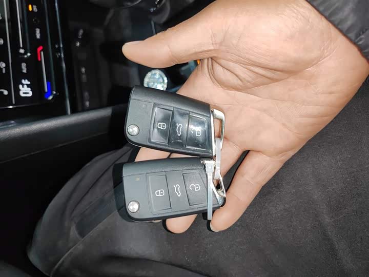 Фото 9 - Volkswagen Tharu