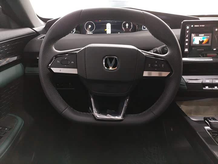 Фото 3 - Changan UNI-V Hybrid