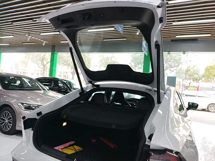 Фото 9 - Changan UNI-V Hybrid