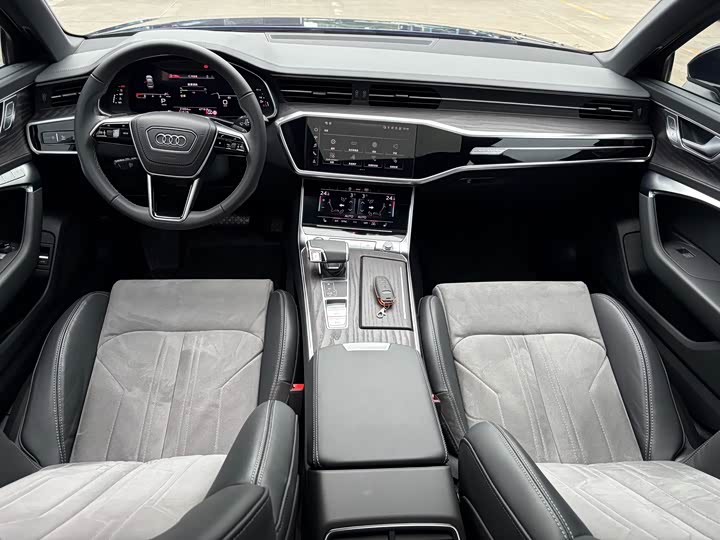 Фото 7 - Audi A6L