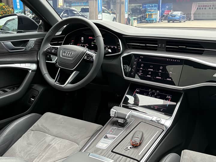 Фото 9 - Audi A6L