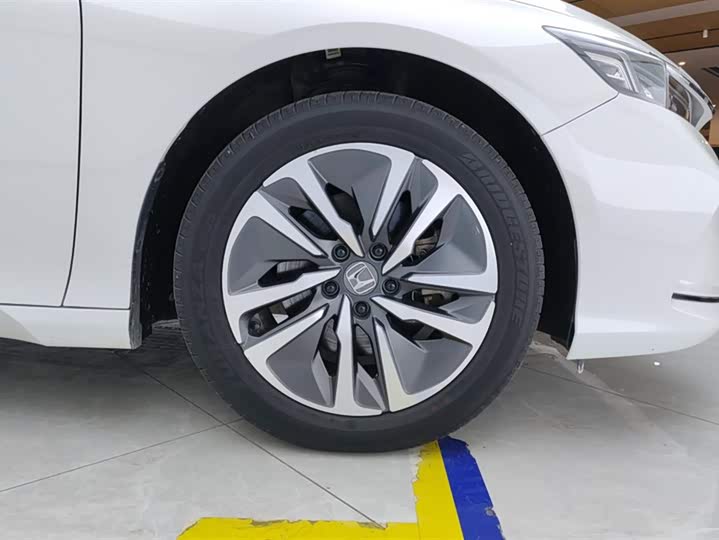 Фото 6 - Honda Inspire