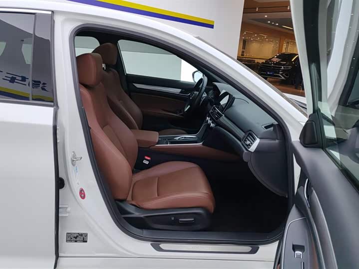 Фото 8 - Honda Inspire