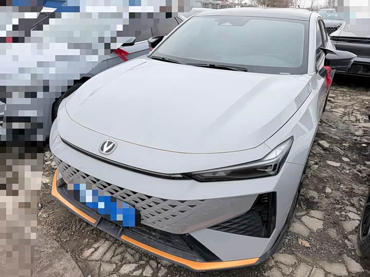 Фото 1 - Changan UNI-V