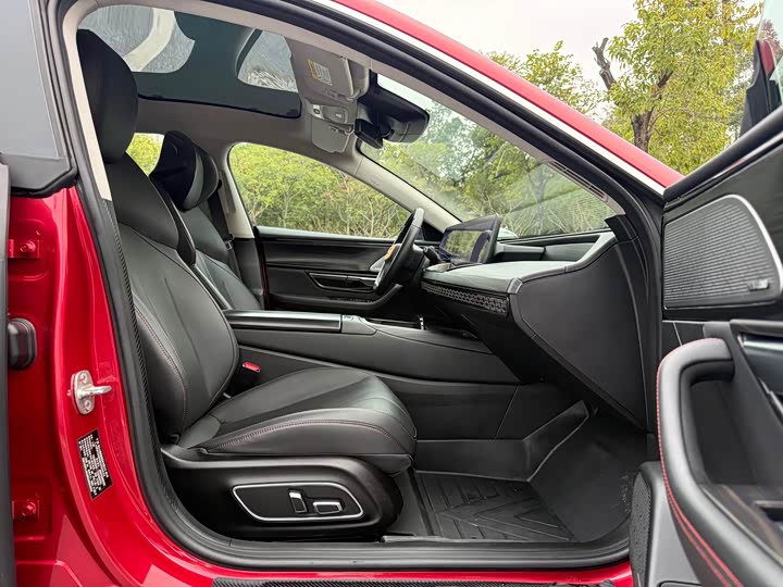 Фото 9 - XPeng P7