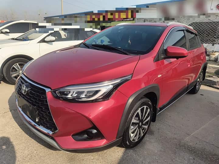 Фото 2 - Toyota Yaris L Hatchback