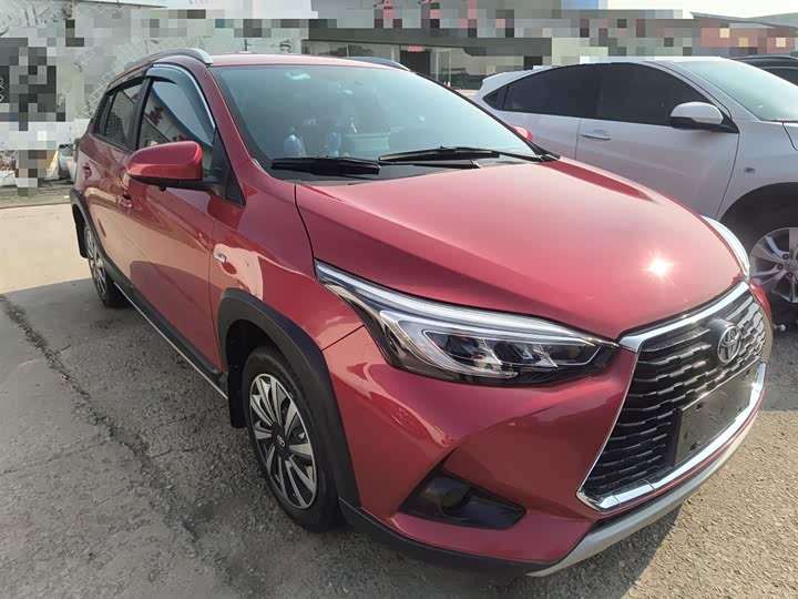 Фото 4 - Toyota Yaris L Hatchback