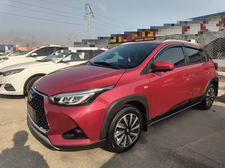 Фото 5 - Toyota Yaris L Hatchback