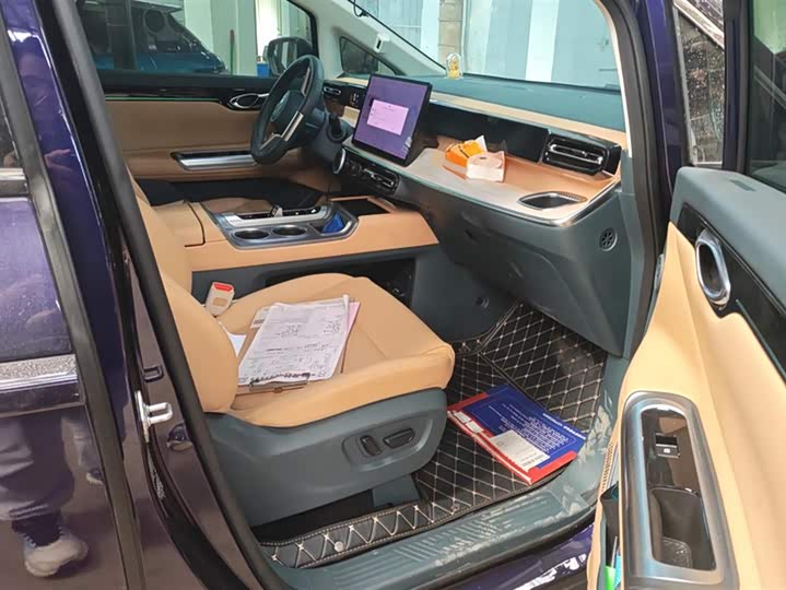 Фото 8 - GAC Trumpchi E8