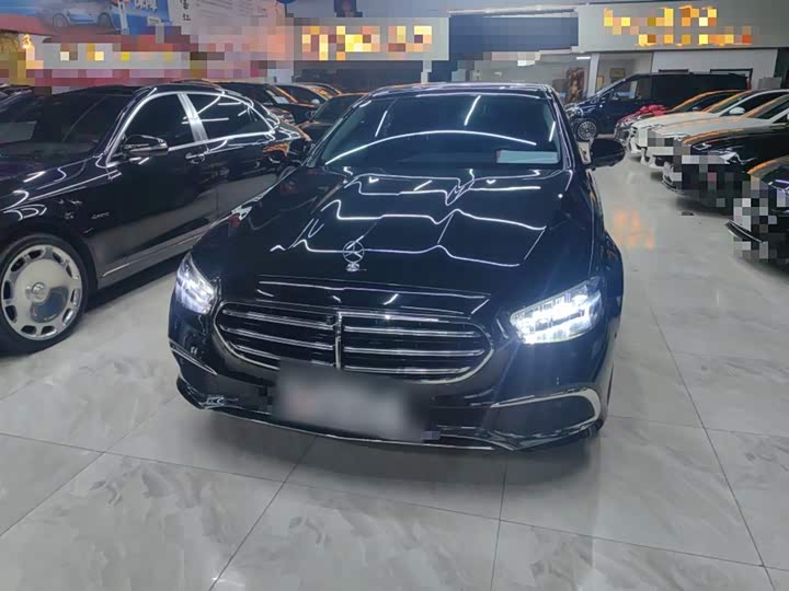 Фото 3 - Mercedes-Benz E-Class