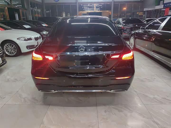 Фото 6 - Mercedes-Benz E-Class